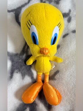 1998 TWEETY BIRD/ LOONEY TUNES 10” Plush Toy with a Satin/Metallic Feet/Beak